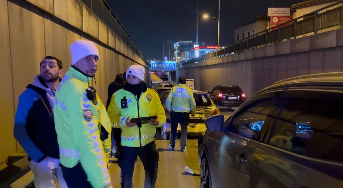 Bursa&rsquo;da zincirleme trafik kazası sonrası kavga &ccedil;ıktı
