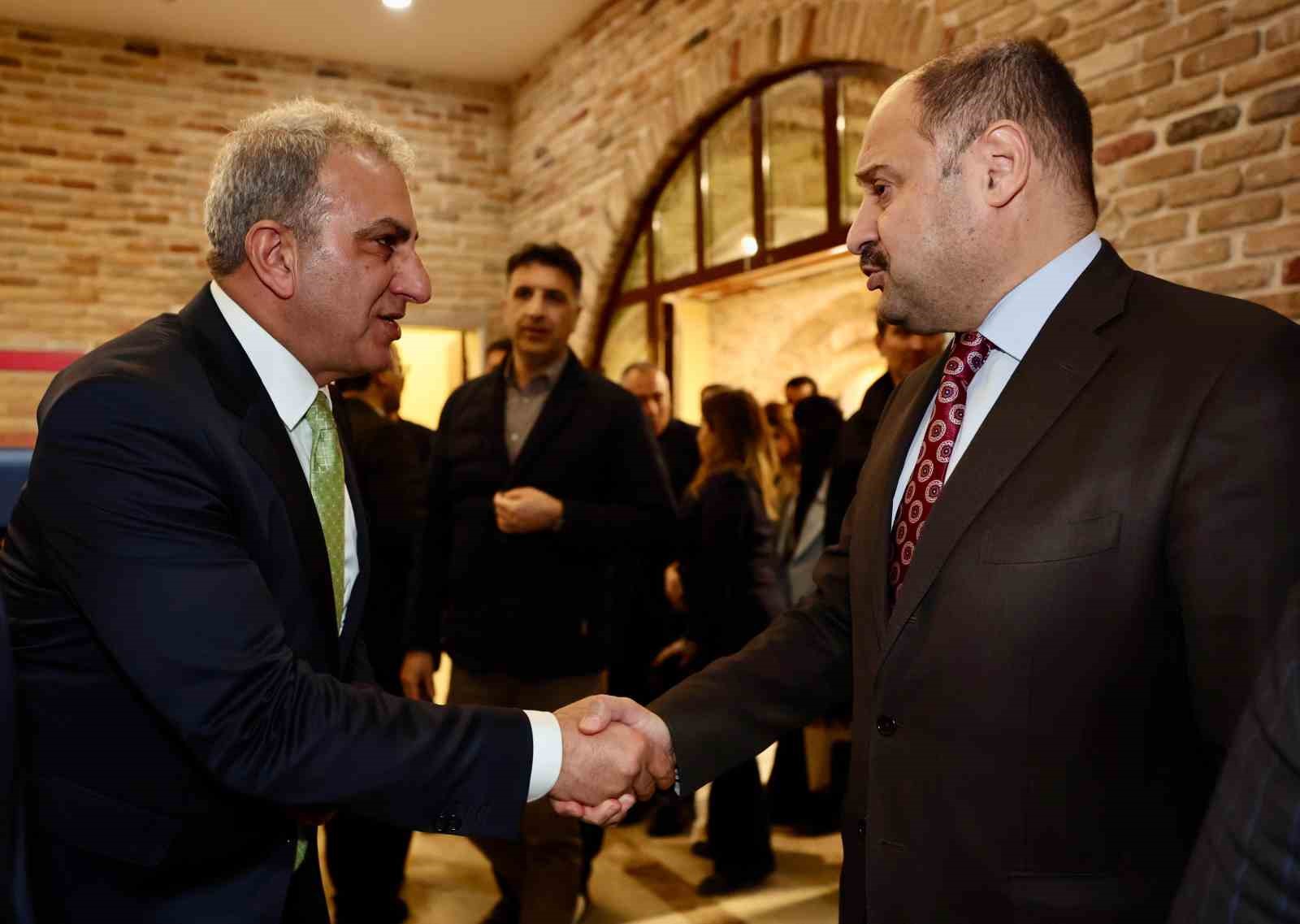 G&uuml;lpınar il&ccedil;e belediye başkanları ve meclis &uuml;yeleriyle iftarda buluştu
