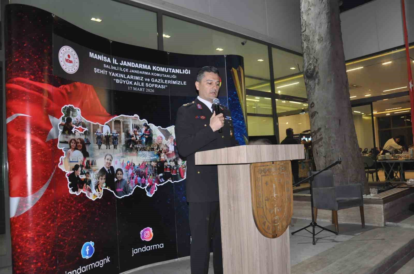 Salihli jandarma, şehit aileleri ve gazileri iftar sofrasında ağırladı
