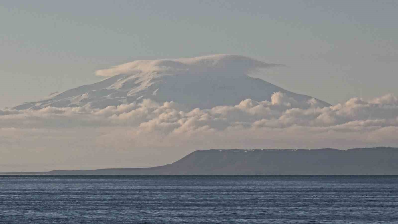 Süphan Dağı zirvesindeki bulut denizi mest etti