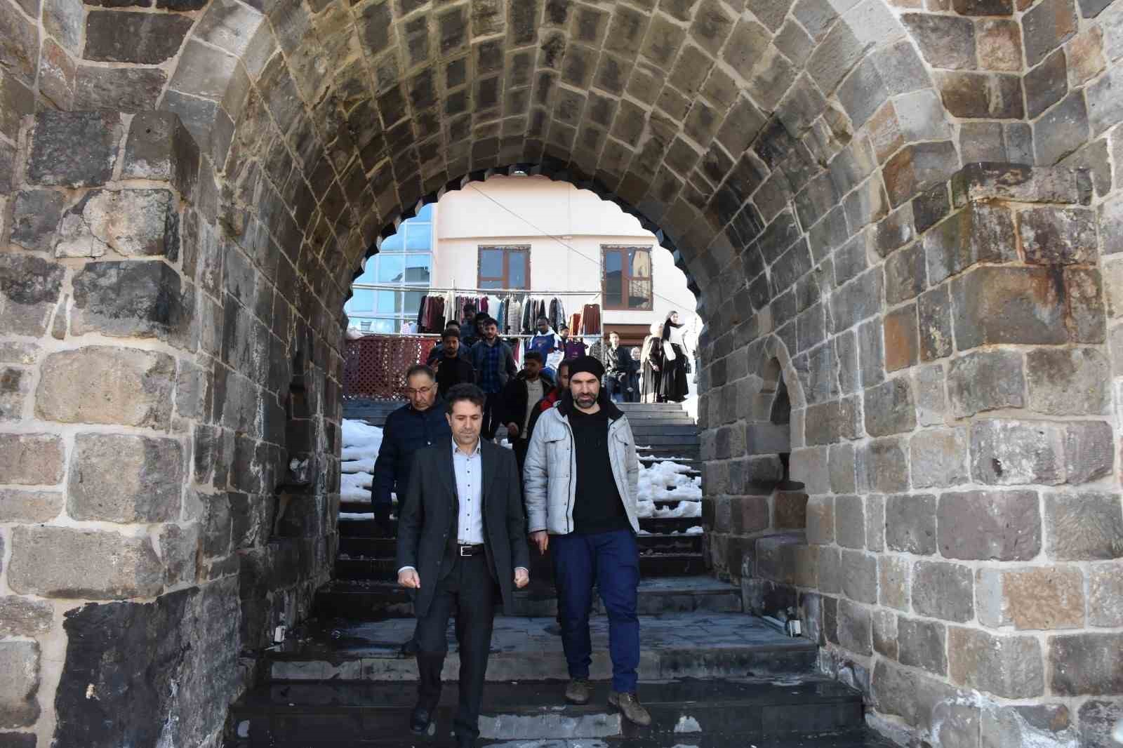 Bitlis&rsquo;teki yabancı &ouml;ğrenciler tarihi mekanları gezdi
