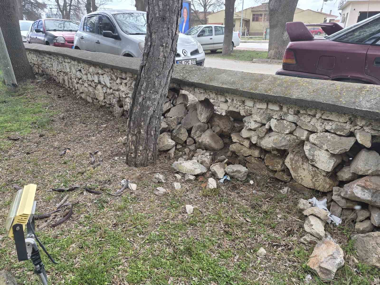 Eskişehir&rsquo;de 129 yıllık tarihi cami bakımsızlıktan bu hale geldi
