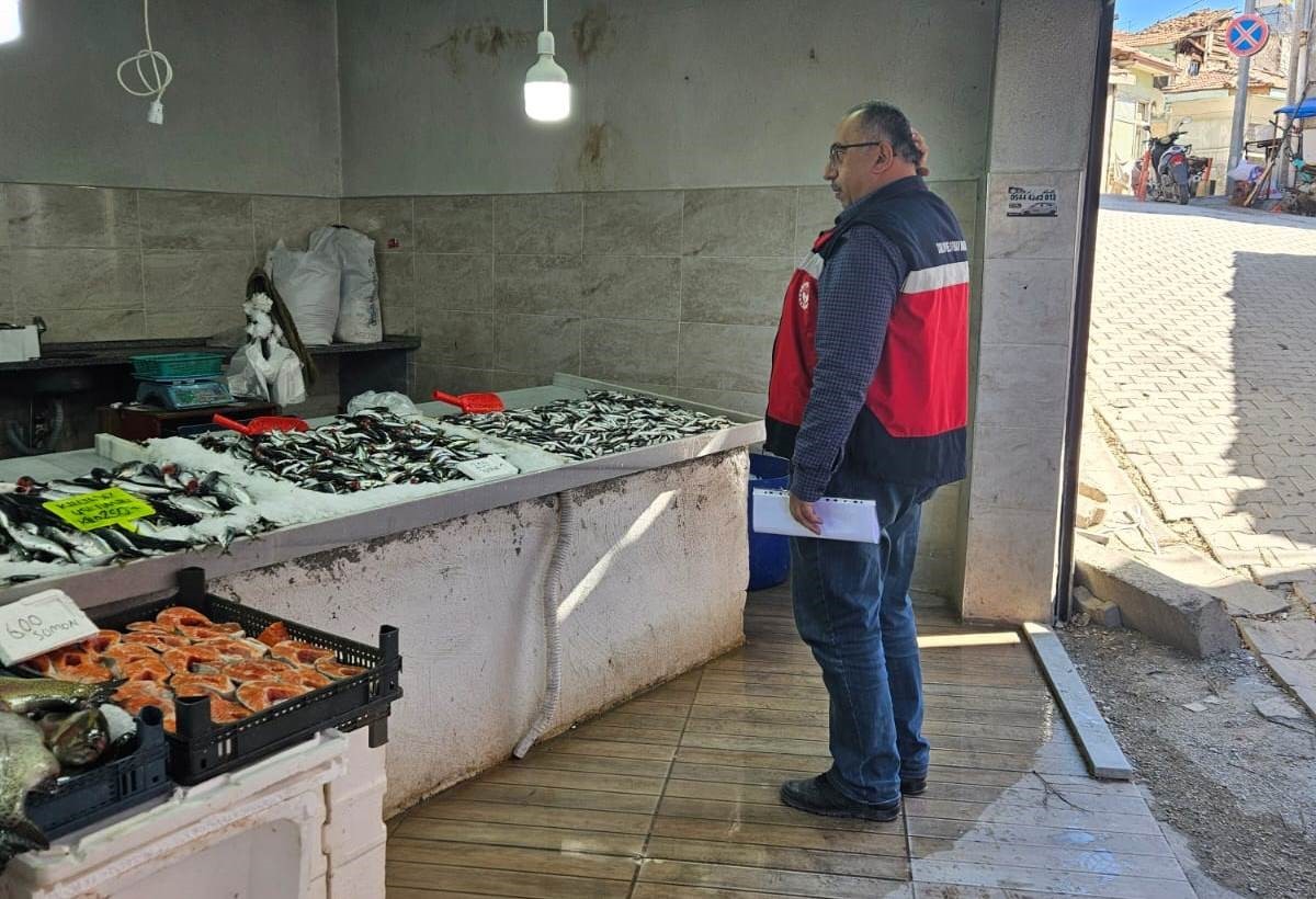Emet&rsquo;te balık&ccedil;ılara y&ouml;nelik denetim yapıldı
