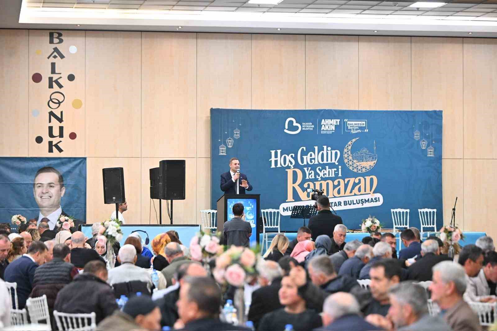 Başkan Akın, muhtarlarla iftarda bir araya geldi