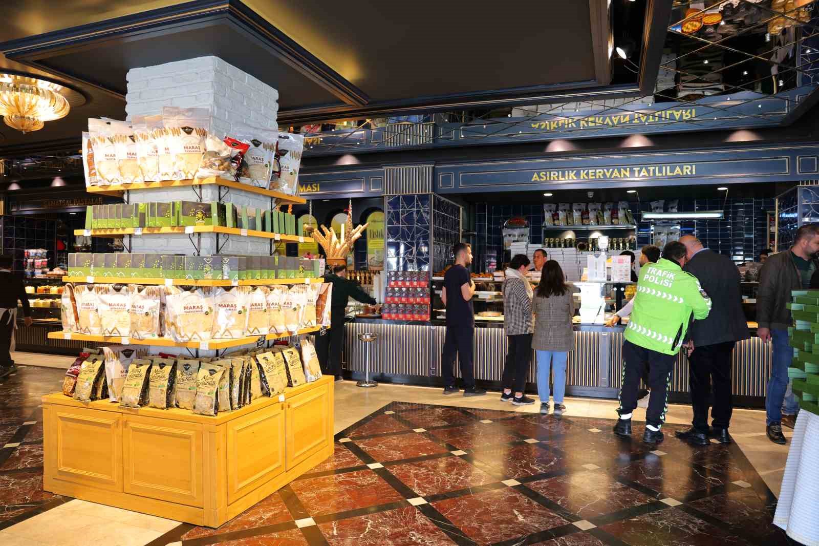 Kahramanmaraş&rsquo;ta Ramazan tatlıları tezgahları s&uuml;sl&uuml;yor
