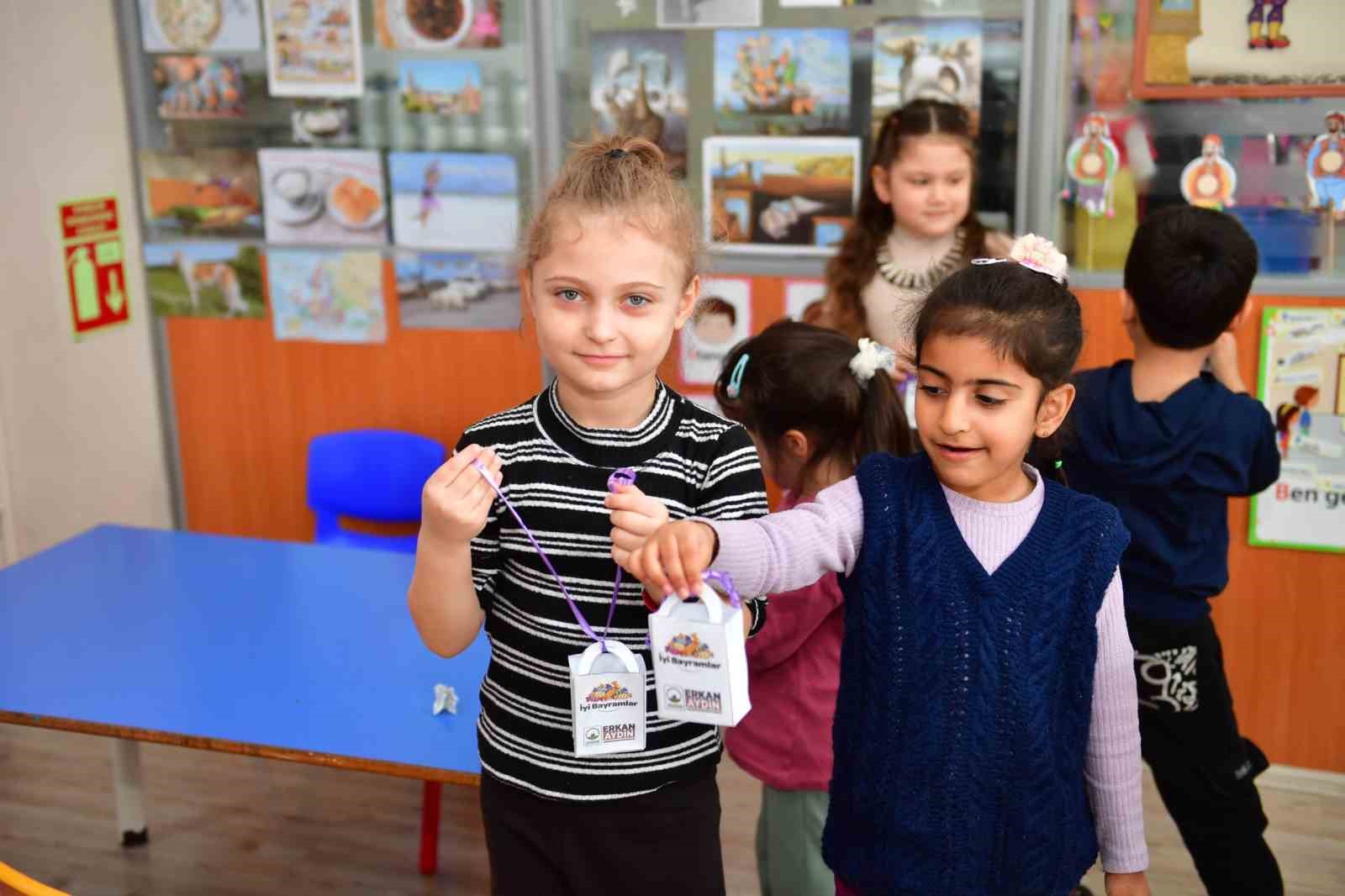 Başkan Erkan Aydın&rsquo;dan &ccedil;ocuklara bayram ziyareti
