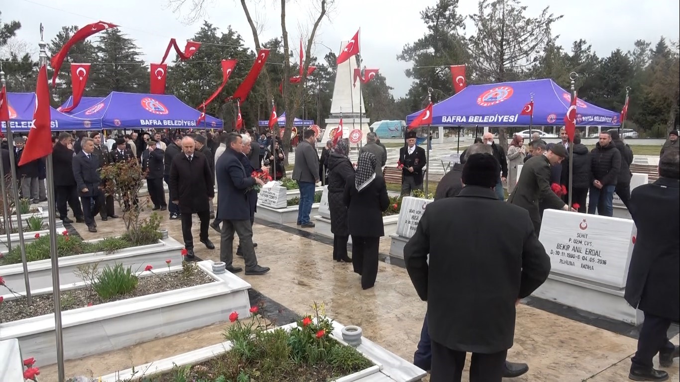 Şehitler Bafra&rsquo;da dualarla anıldı
