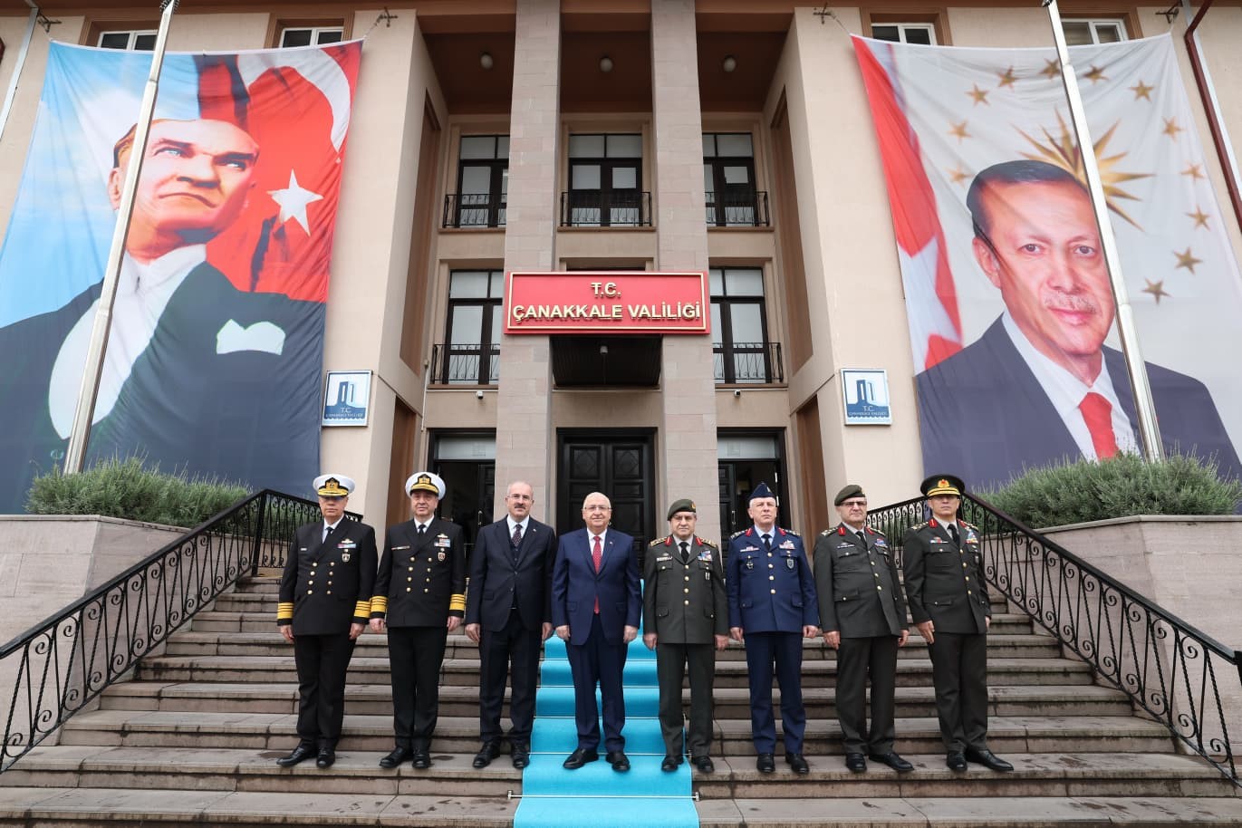 Milli Savunma Bakanı Yaşar G&uuml;ler, &Ccedil;anakkale Valiliğini ziyaret etti
