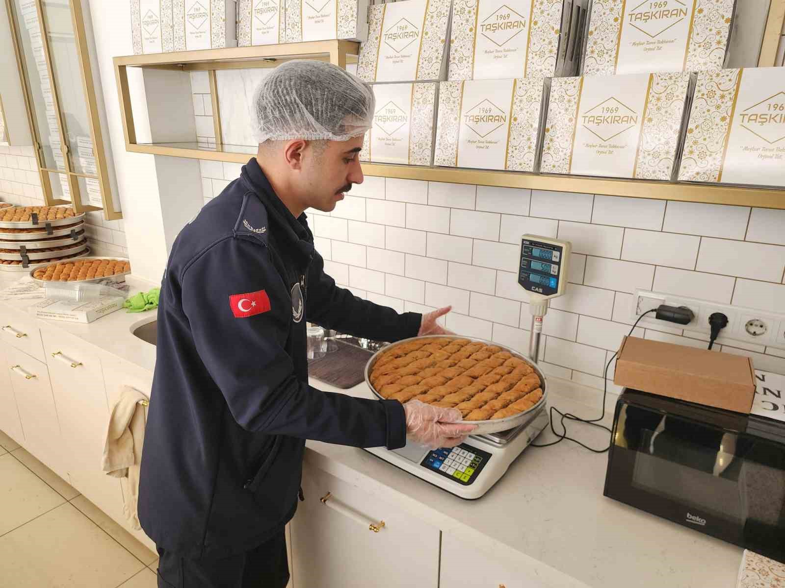 Tavas&rsquo;ta bayram &ouml;ncesi gıda denetimleri sıklaştırıldı
