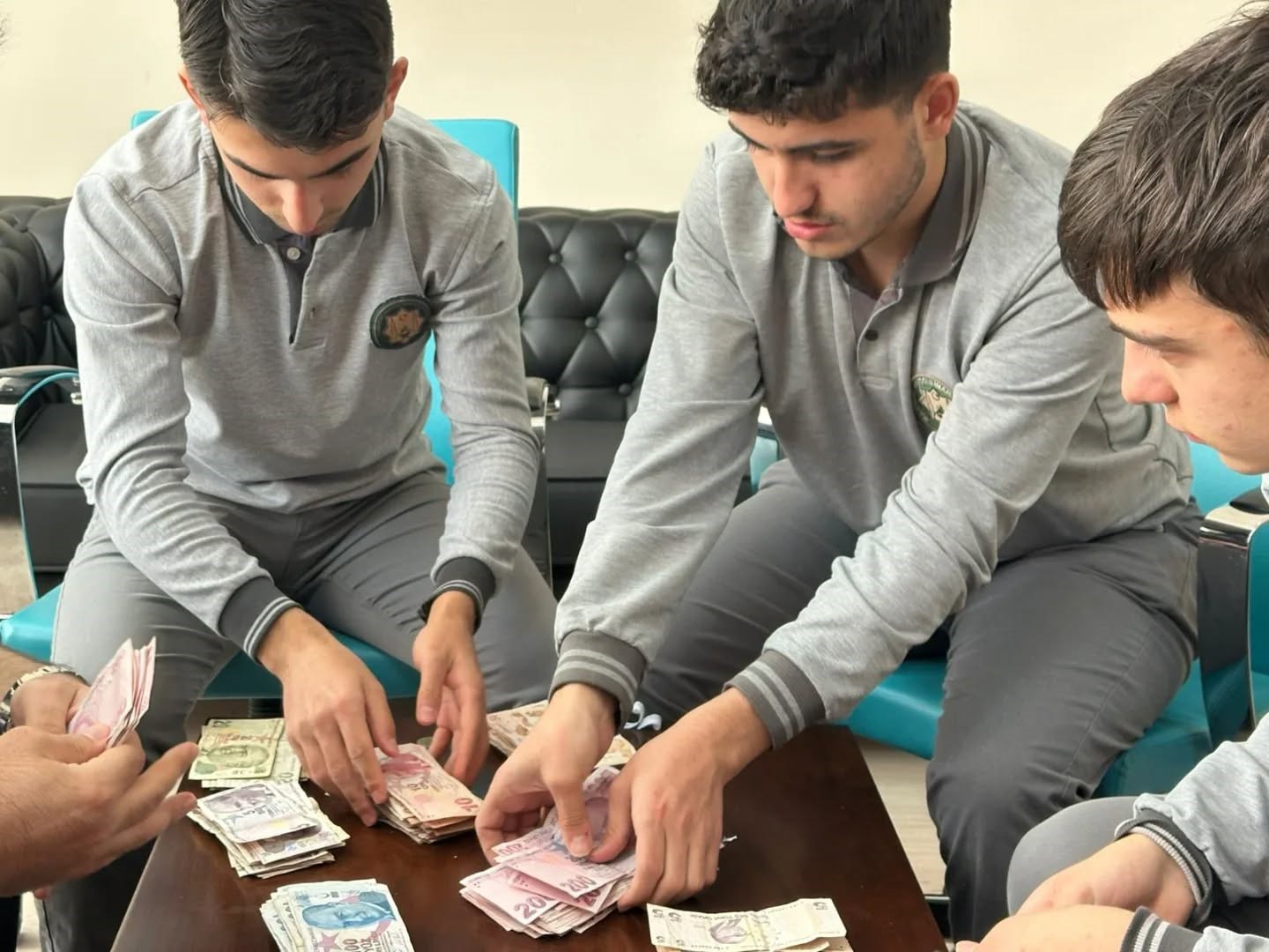 Bayburt Anadolu İmam Hatip Lisesi &ouml;ğrencilerden ihtiya&ccedil; sahiplerine destek
