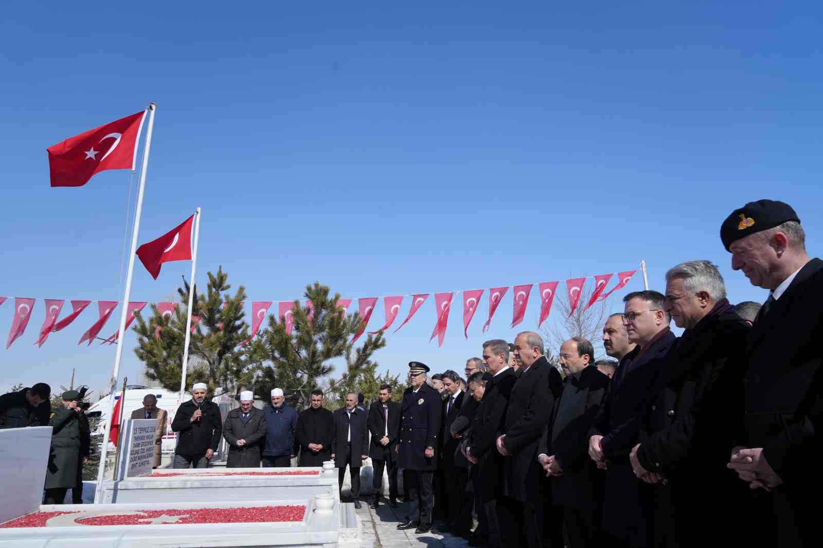 Erzurum Karskapı Şehitliğinde 111 yıllık h&uuml;z&uuml;n ve coşku bir arada
