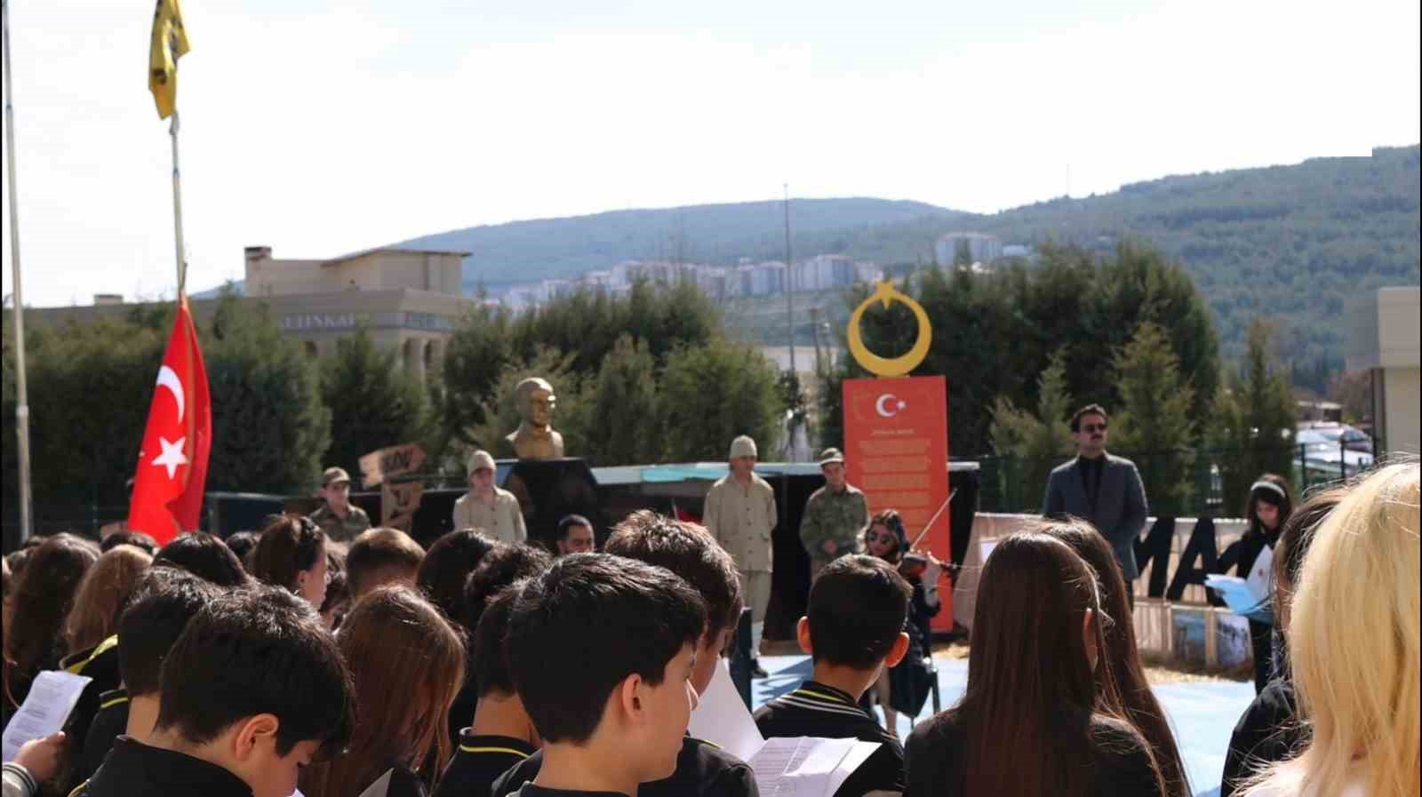 MTK Ortaokulu&rsquo;nda 111. yılında &Ccedil;anakkale Zaferi ve şehitler unutulmadı

