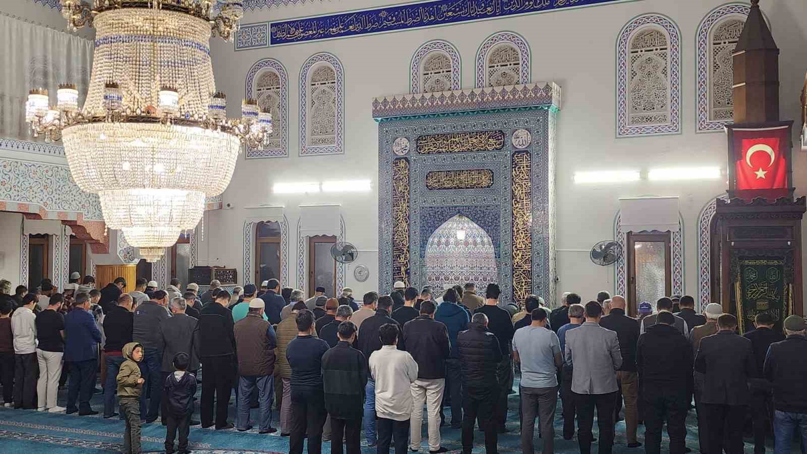 K&ouml;yceğiz&rsquo;de &ccedil;ocuklar teravihte buluştu
