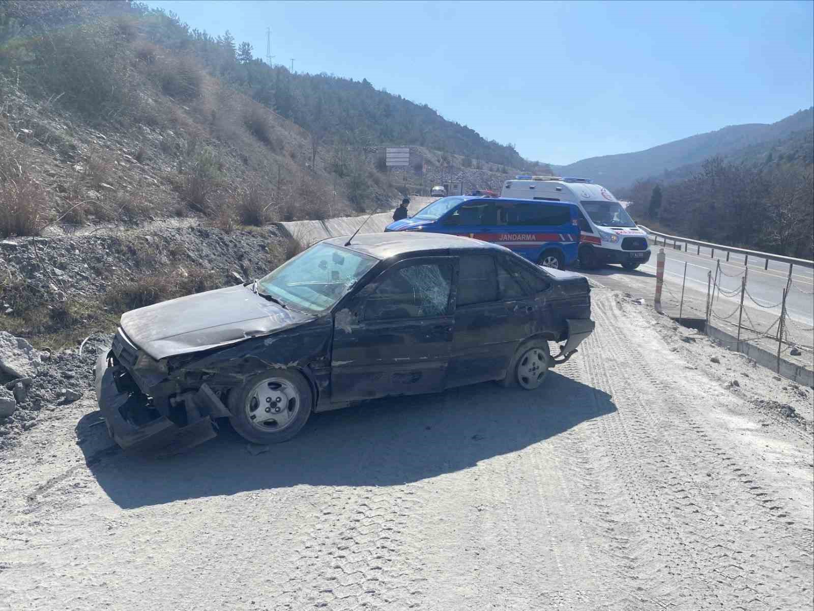 Bilecik&rsquo;te lastiği patlayan otomobil takla attı: 1 yaralı
