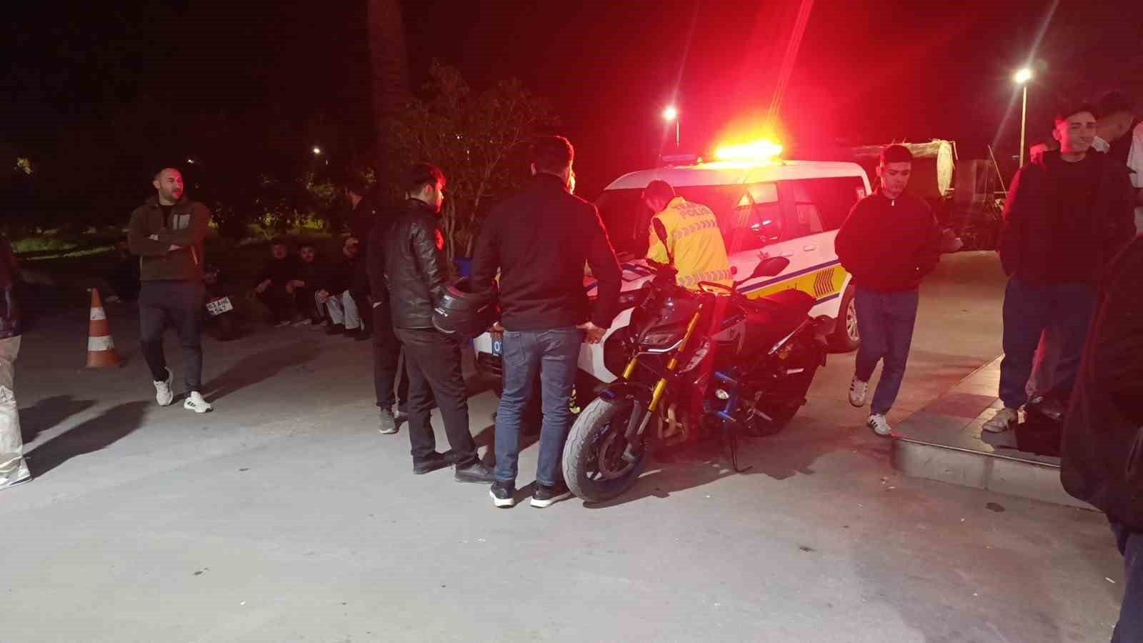 Antalya&rsquo;da plakasız ve abartı egzozlu motosiklete 62 bin TL ceza kesildi
