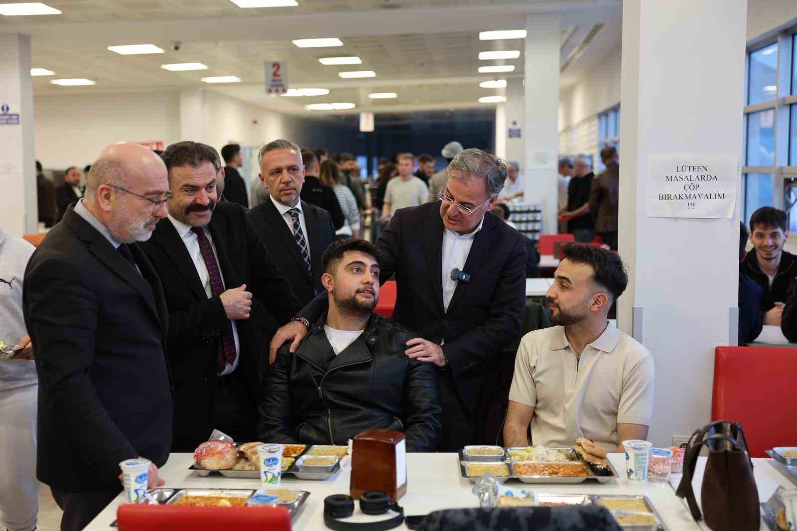 Başkan &Ouml;zdoğan, KAY&Uuml; &ouml;ğrencileriyle iftar sofrasında buluştu
