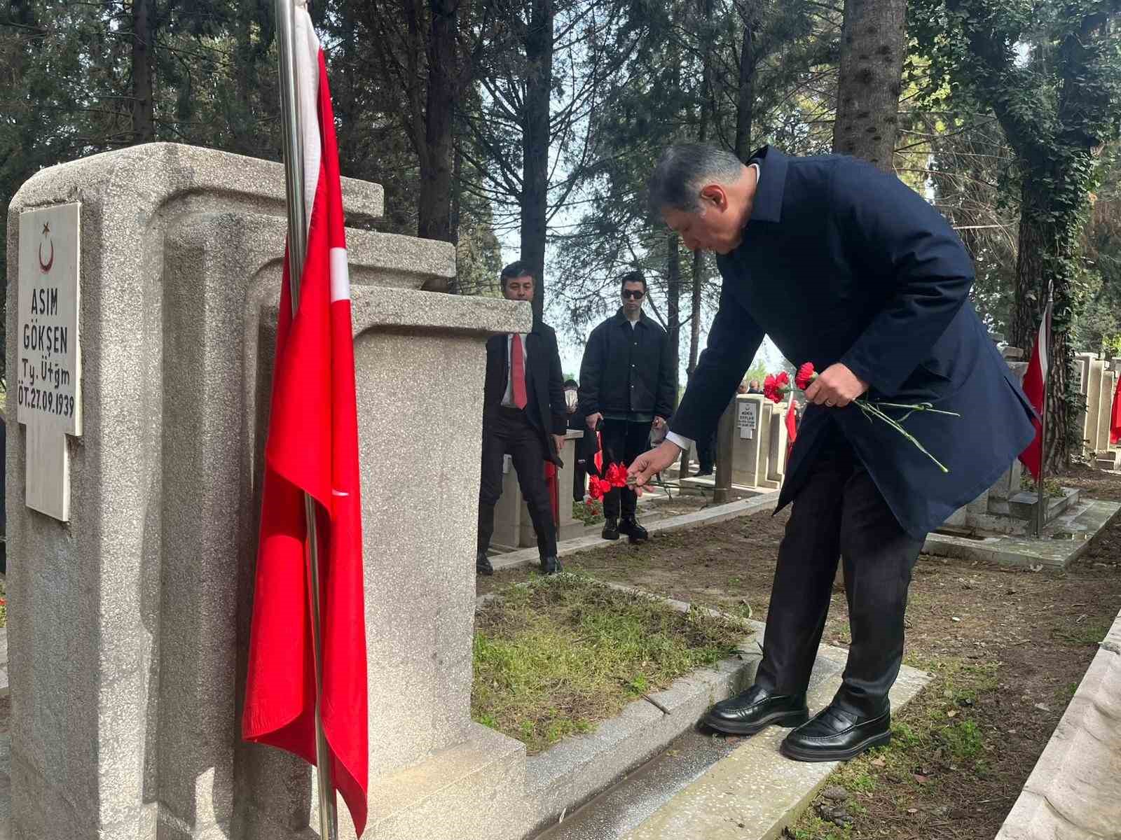 İzmir&rsquo;de 18 Mart &Ccedil;anakkale Deniz Zaferi&rsquo;nin 111. yıl d&ouml;n&uuml;m&uuml;nde şehitler anıldı
