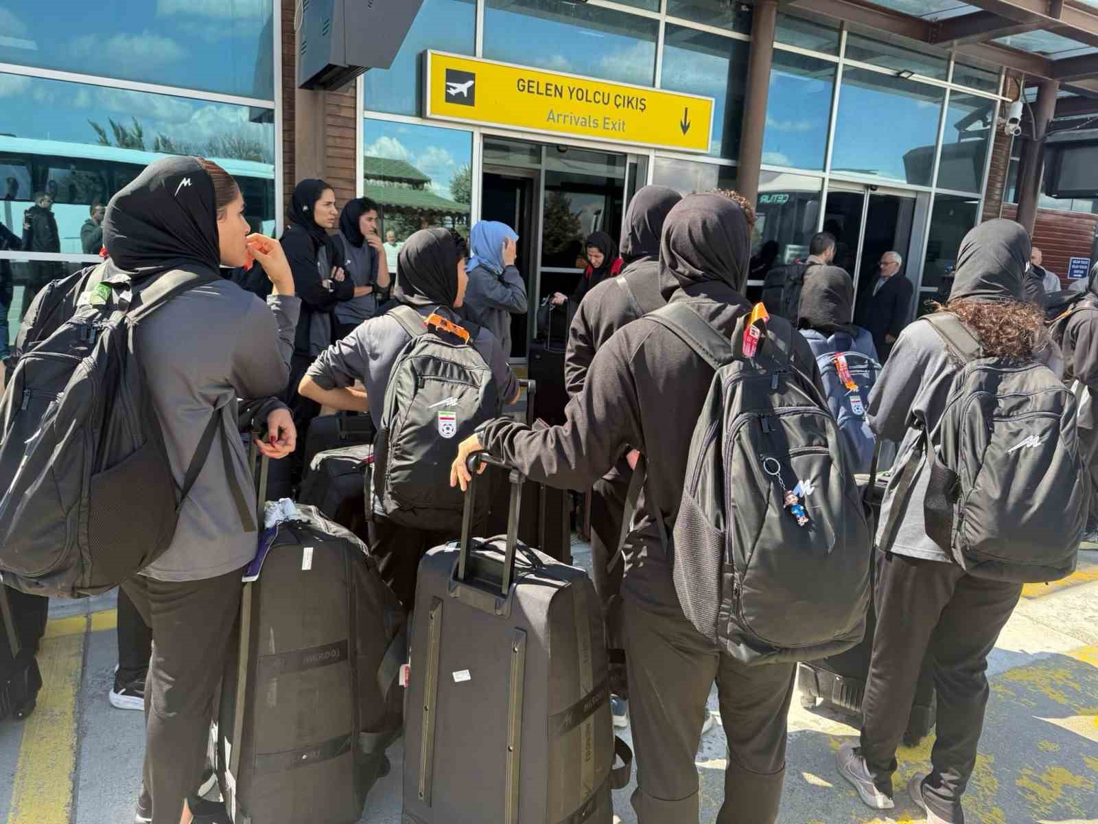 İran kadın milli futbol takımı Iğdır&rsquo;da
