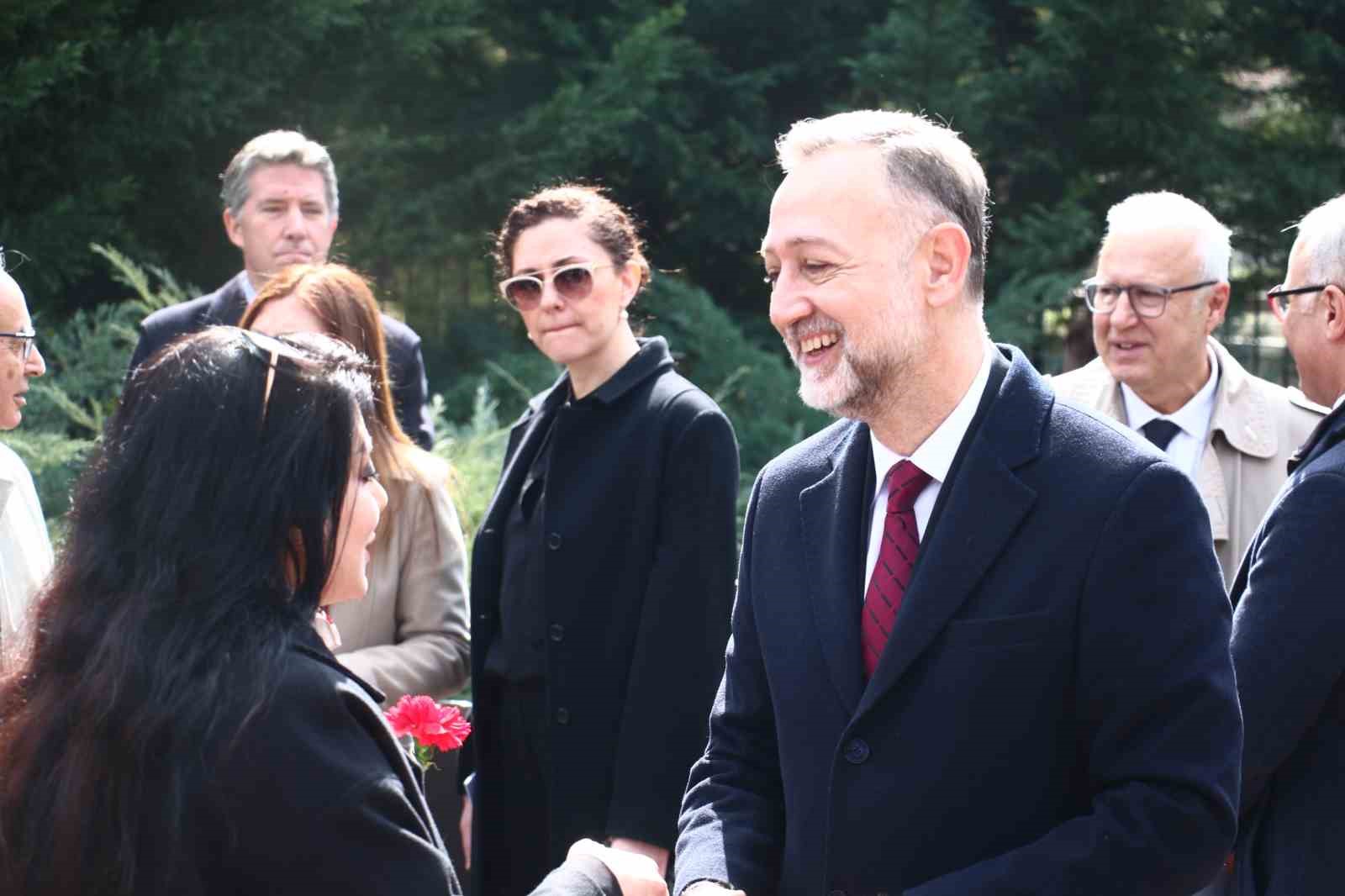 Dışişleri Bakan Yardımcısı G&uuml;mr&uuml;k&ccedil;&uuml;: "&Ccedil;anakkale Zaferi, bir neslin belki de en parlak temsilcilerini yitirdiğimiz destansı bir m&uuml;cadele ve direniştir"
