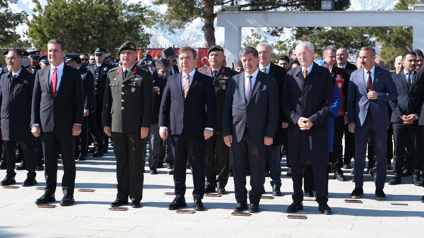 Erzincan’da 18 Mart Töreni: Şehitler dualarla anıldı