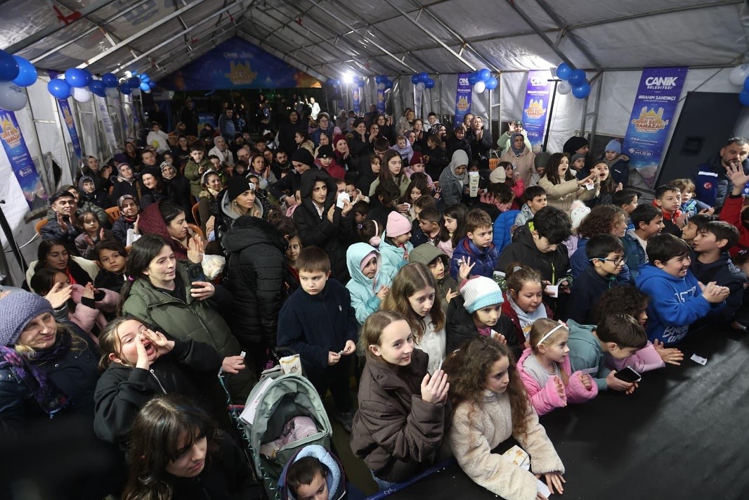 Canik&rsquo;te mahalleler şenlendi, Ramazan sevinci paylaşıldı
