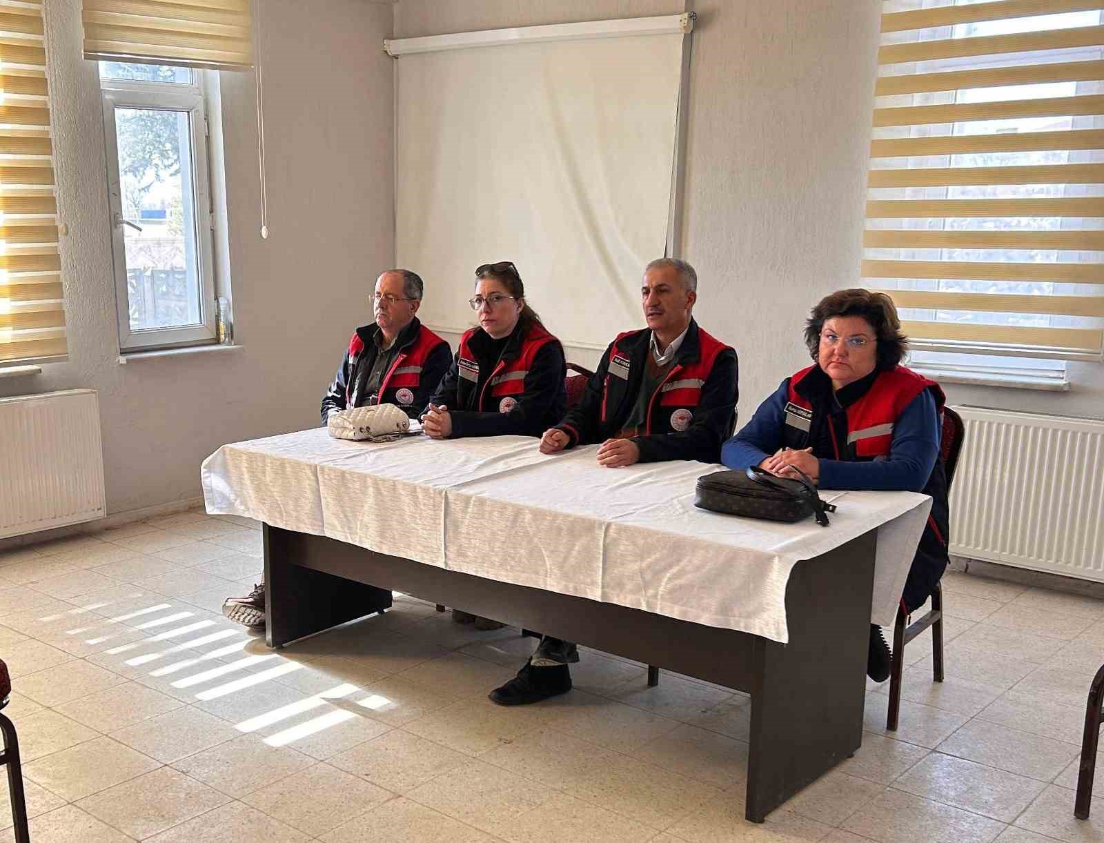 &Ccedil;ift&ccedil;ilere y&ouml;nelik doğru sulama ve g&uuml;breleme eğitimi
