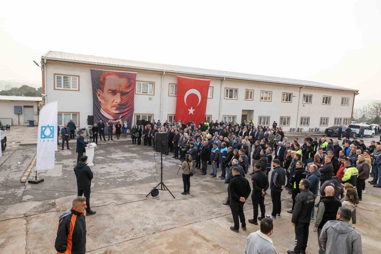 Cemil Tugay, İZSU personeli ile bayramlaştı: "İZSU bizim gururumuzdur"
