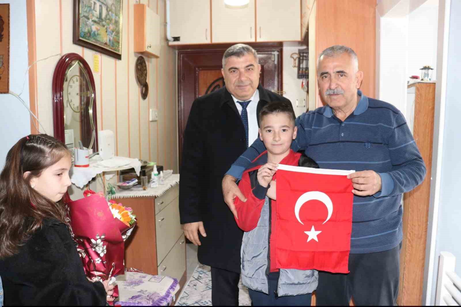 &Ouml;ğrenci ve &ouml;ğretmenlerden vefa dolu etkinlik
