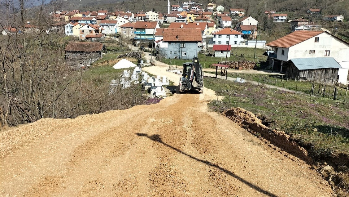 Yığılca&rsquo;da k&ouml;y yollarında &ccedil;alışmalar s&uuml;r&uuml;yor
