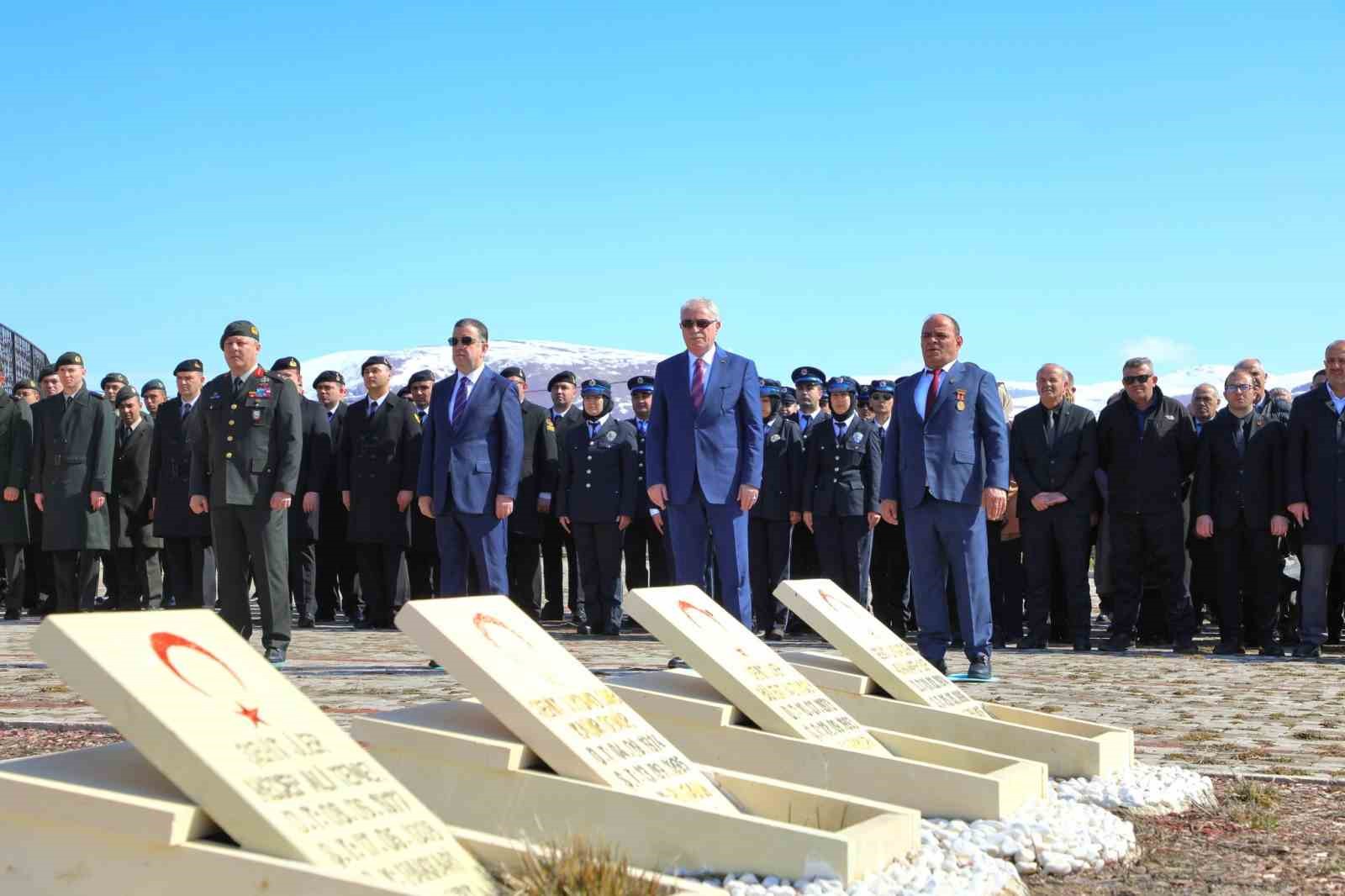Bayburt&rsquo;ta &Ccedil;anakkale Zaferi&rsquo;nin 111. yılı ve 18 Mart Şehitleri Anma G&uuml;n&uuml; dolayısıyla t&ouml;ren d&uuml;zenlendi
