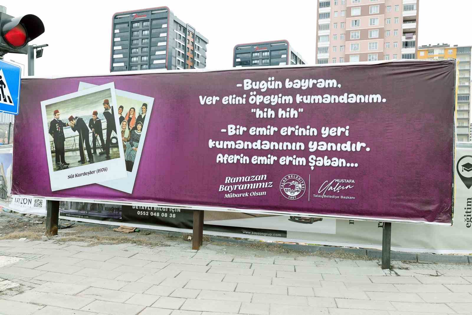 Talas Belediyesinden g&uuml;l&uuml;mseten bayram billboardları
