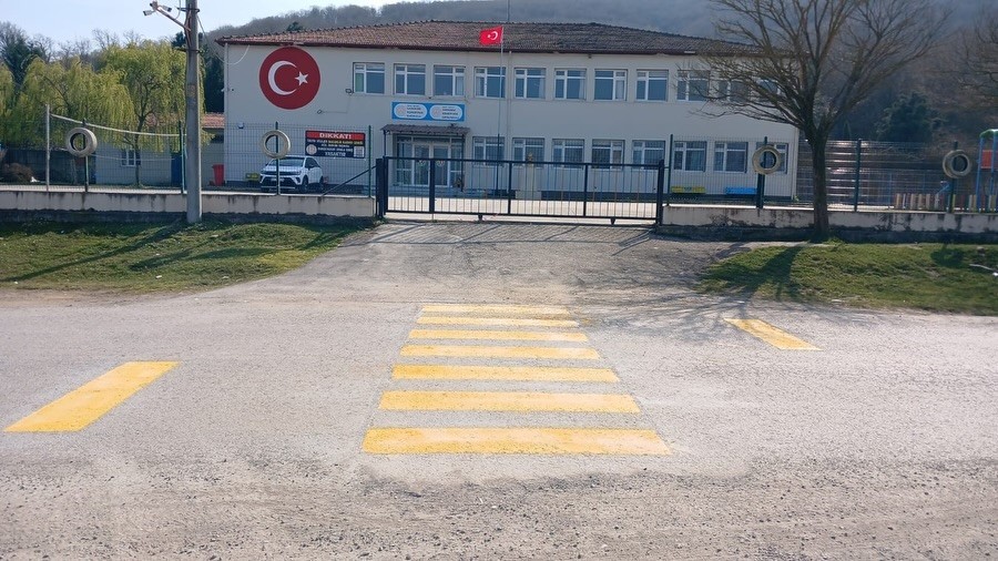 Yaya ge&ccedil;idi ve kasis &ccedil;izgileri yenilendi
