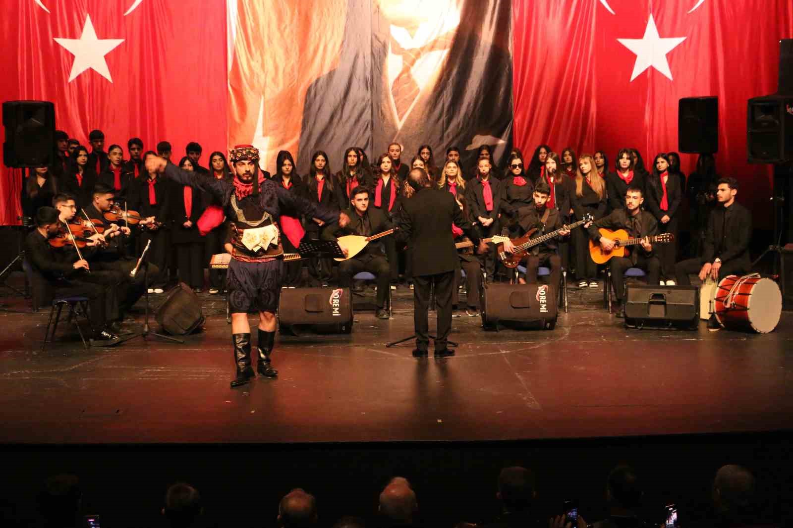 Diyarbakır&rsquo;da 18 Mart Şehitleri Anma ve &Ccedil;anakkale Deniz Zaferi programı d&uuml;zenlendi
