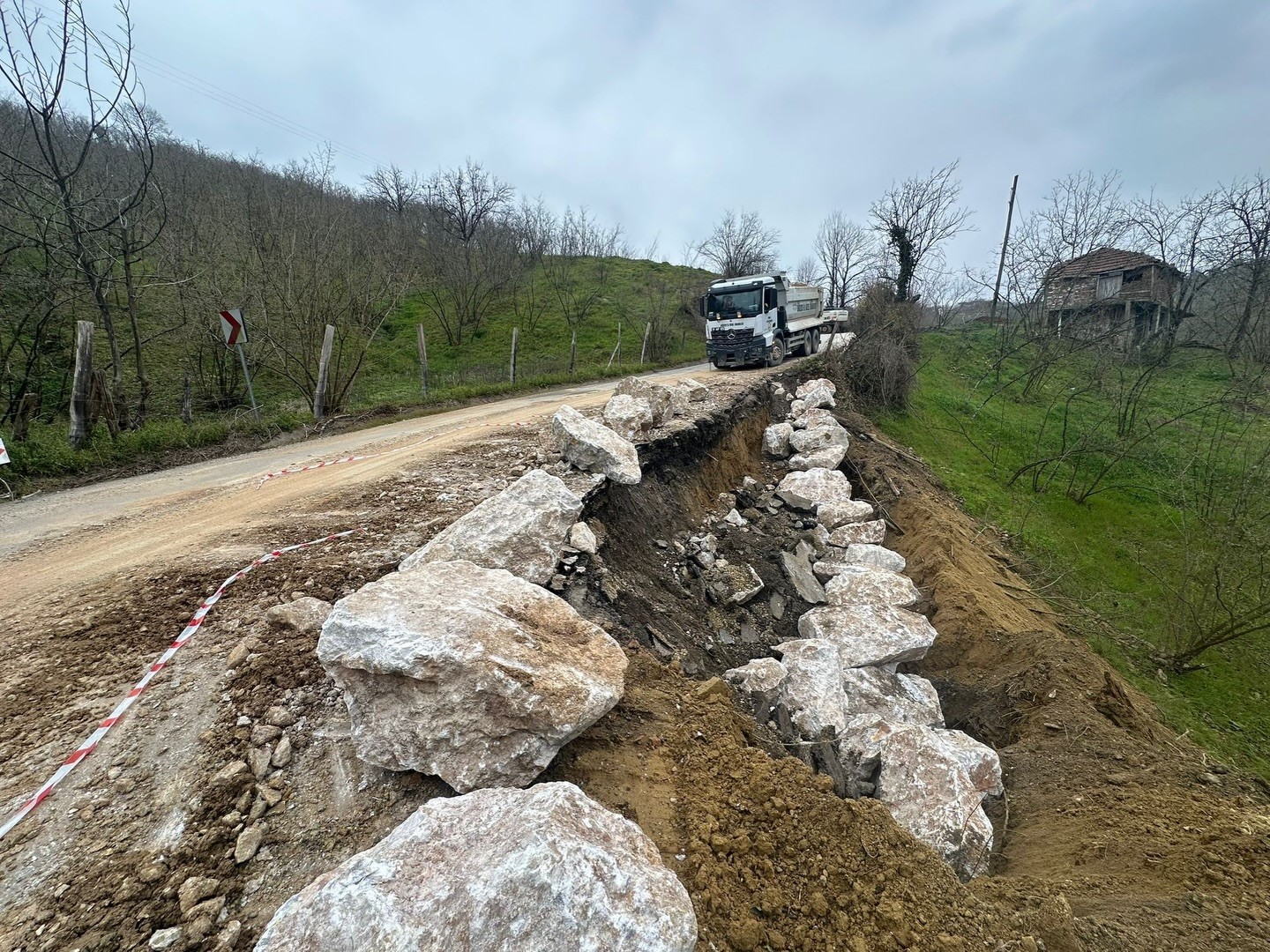 Tahirli-Kalkın grup yolunda heyelan &ccedil;alışmaları tamamlandı
