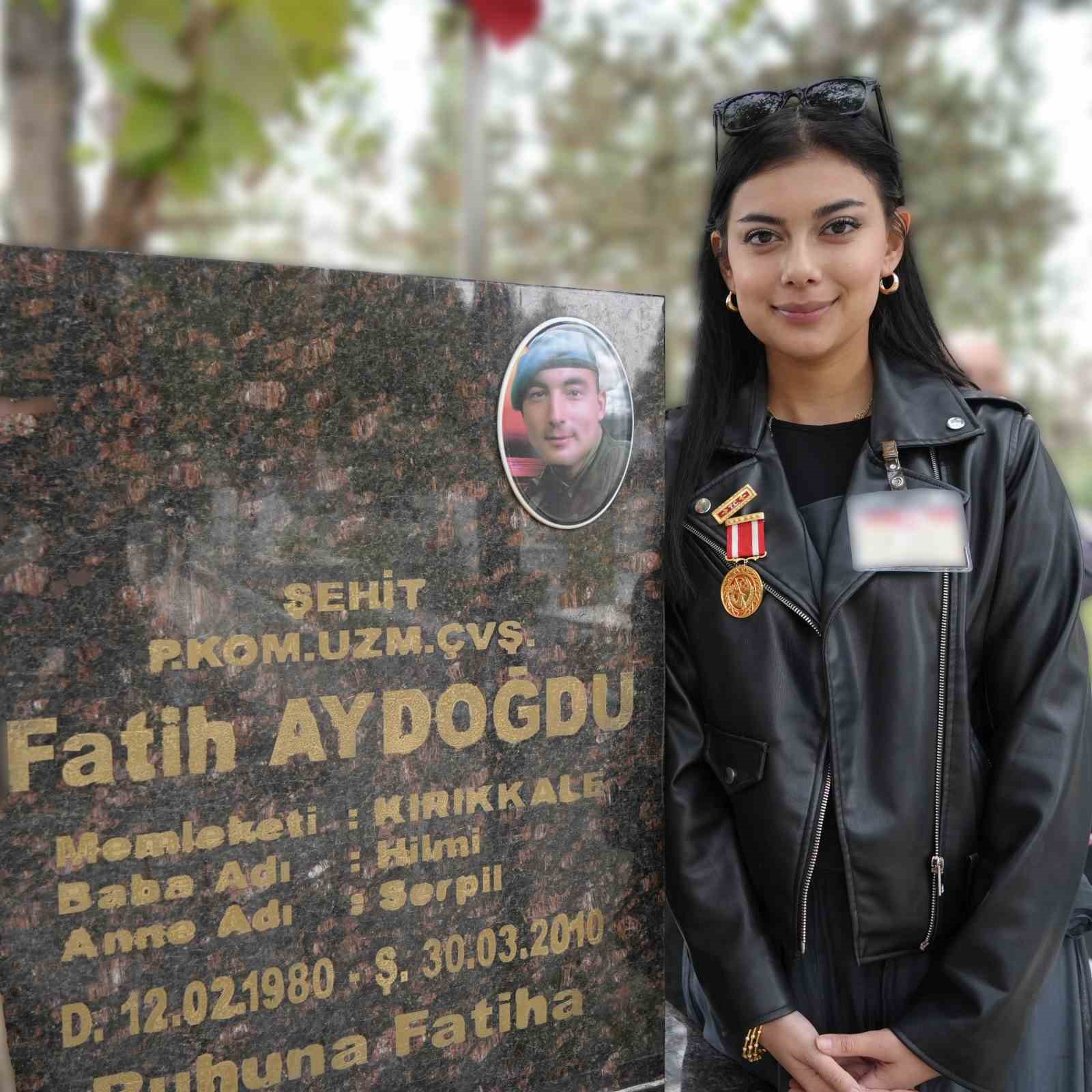 Şehit annesinin s&ouml;zleri y&uuml;rekleri burktu, Vali g&ouml;zyaşlarını tutamadı
