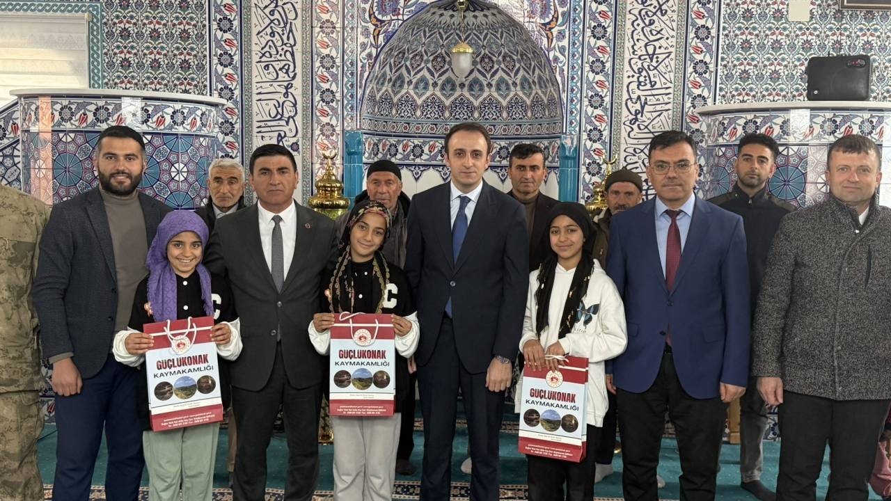 G&uuml;&ccedil;l&uuml;konak Kaymakamı Memiş, miniklerin Kur&rsquo;an sevincine ortak oldu
