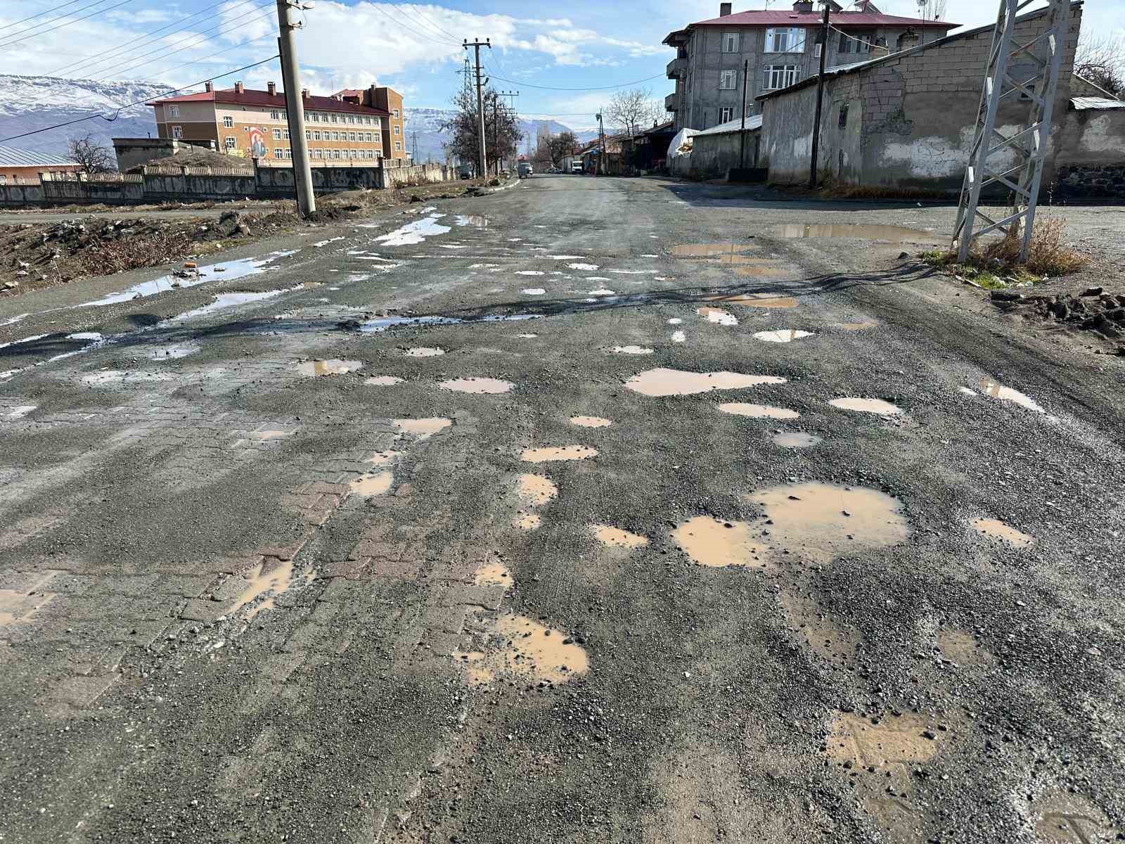 Kağızman&rsquo;da yol &ccedil;ilesi yıllardır &ccedil;&ouml;z&uuml;me kavuşmadı
