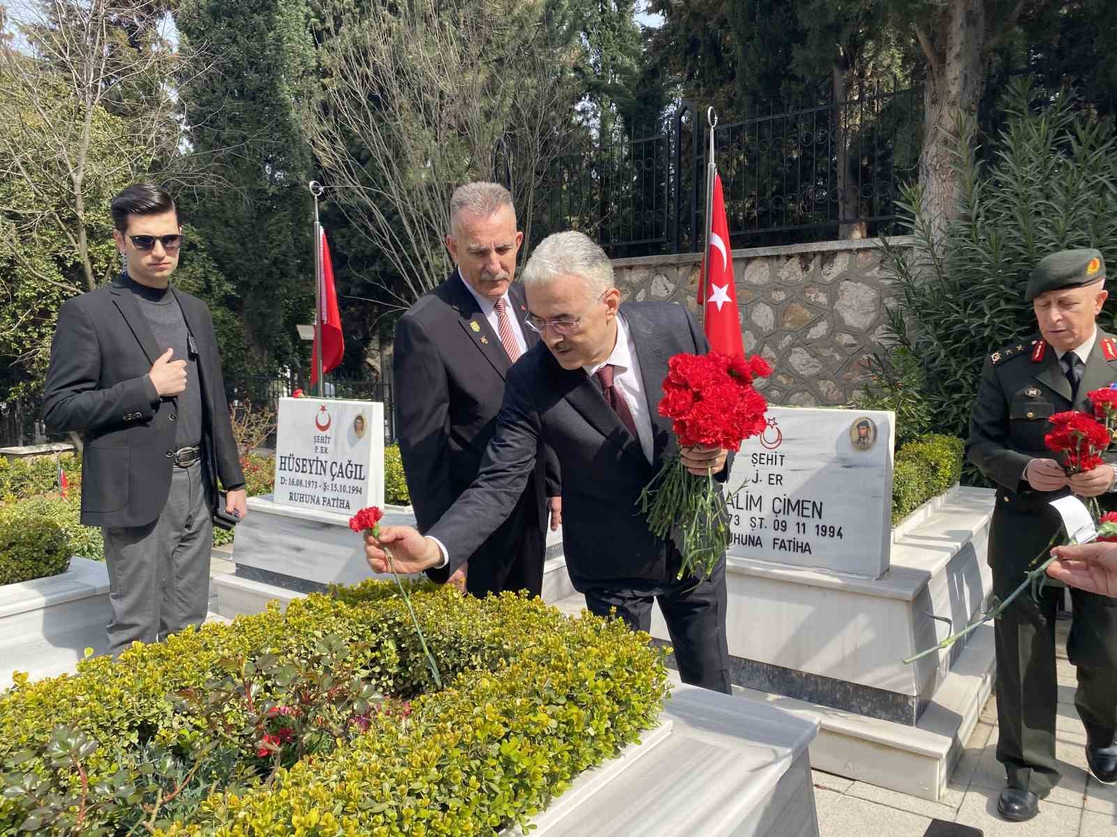 Bursa protokol&uuml;nden Pınarbaşı Şehitliği&rsquo;ne anlamlı ziyaret
