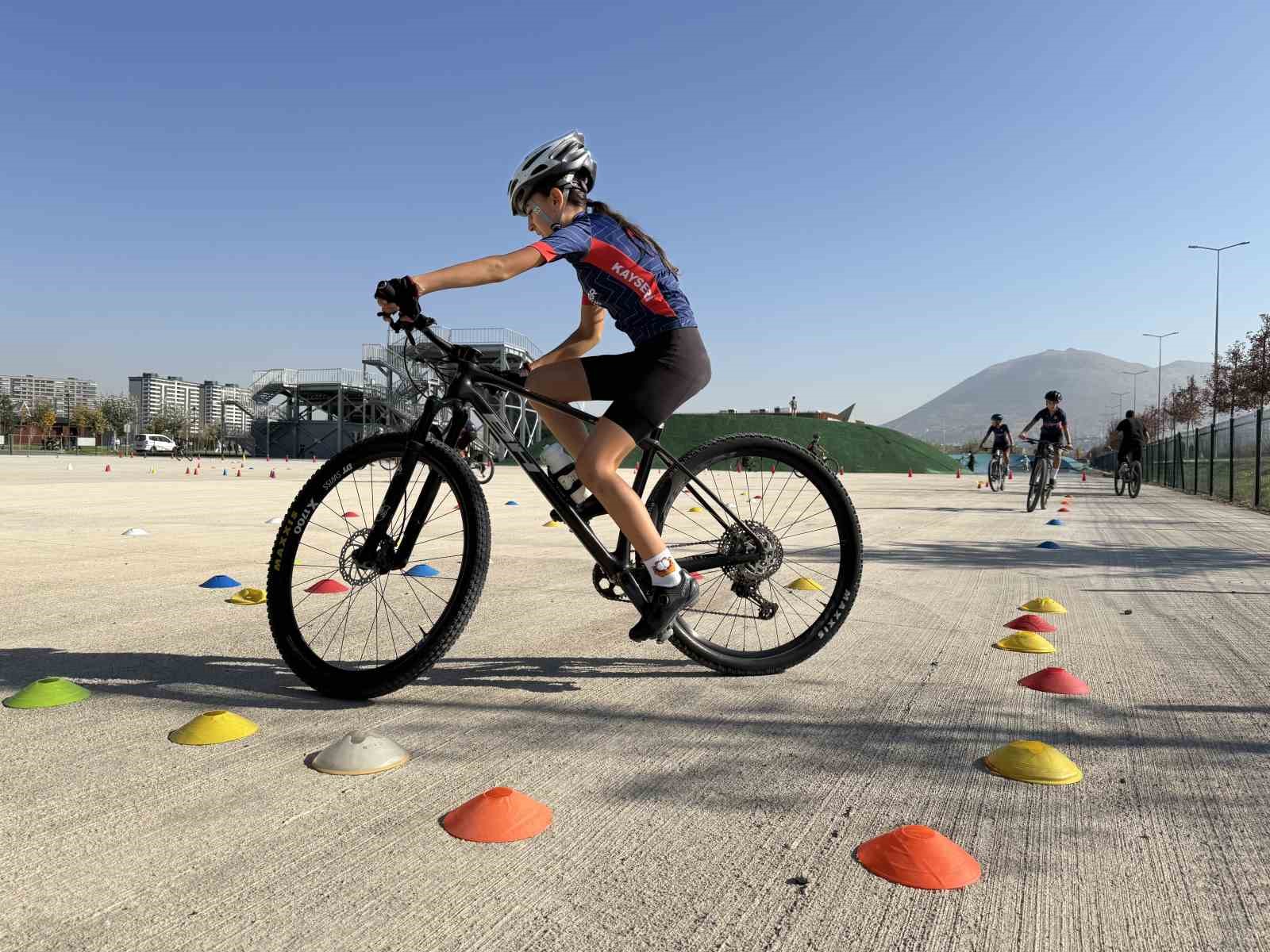 B&uuml;y&uuml;kşehir, BMX Parkuru ile gen&ccedil;liğe hız ve heyecan katıyor
