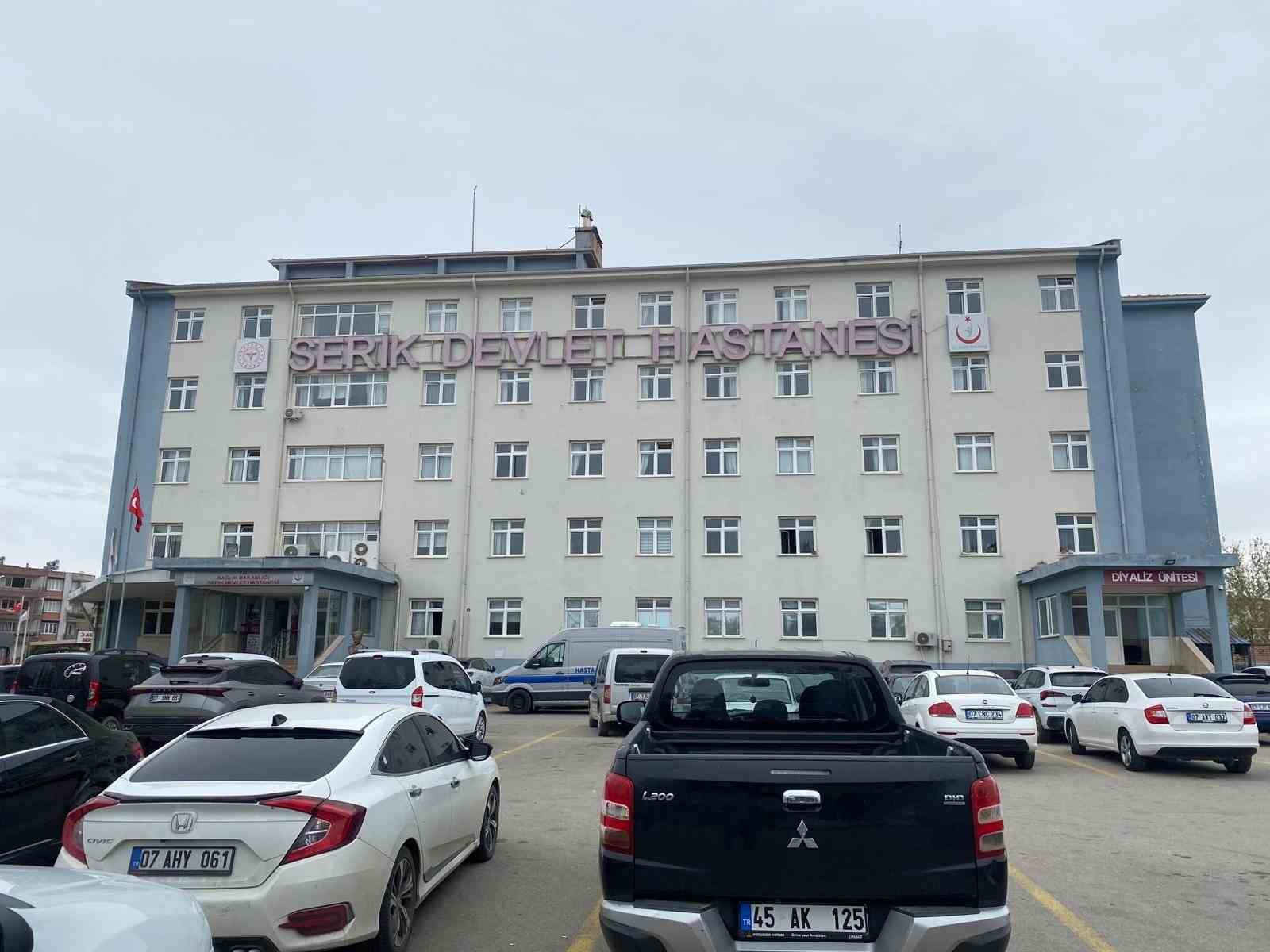 Serik&rsquo;te hasta yakınları doktor ve hemşireye saldırdı
