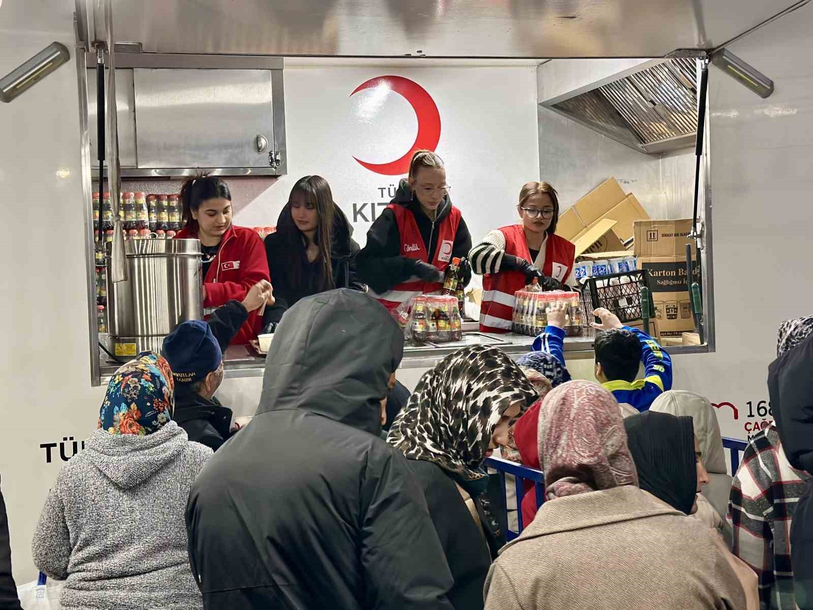 Manisa T&uuml;rk Kızılay&rsquo;dan Ramazan&rsquo;da 85 bin kişilik iftar
