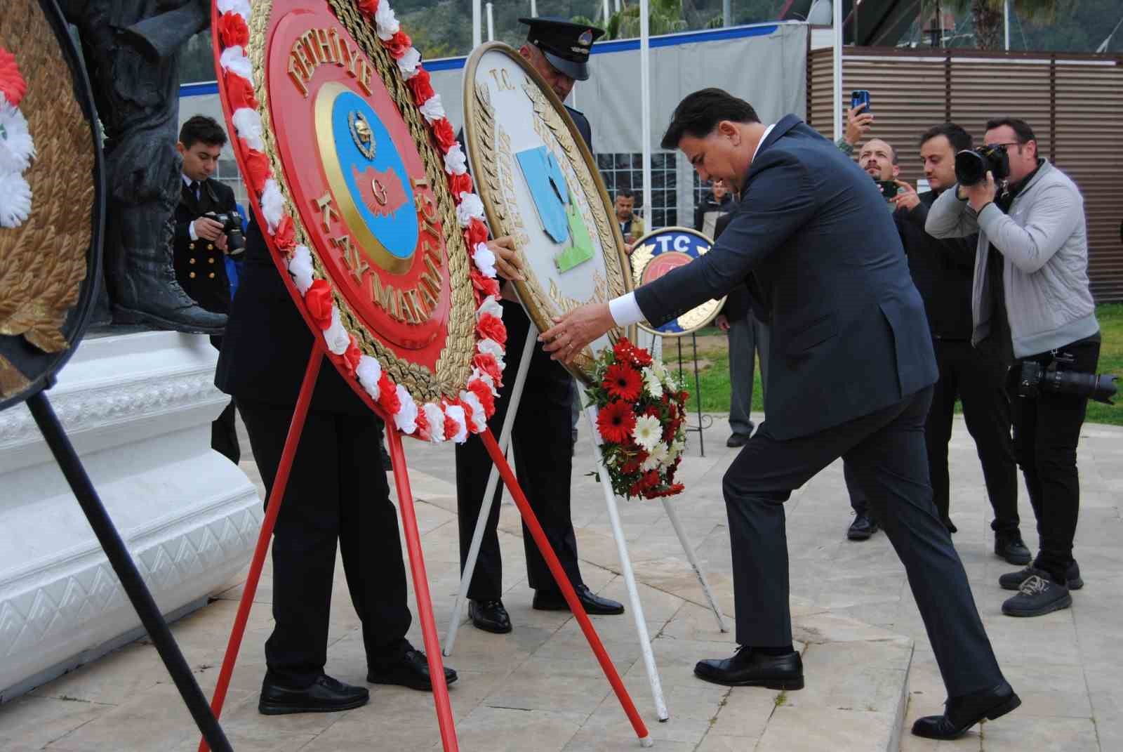 &Ccedil;anakkale Zaferi&rsquo;nin 111&rsquo;inci yılı Fethiye&rsquo;de gururla kutlandı
