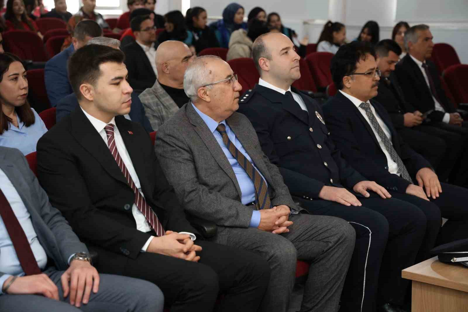&Ccedil;anakkale Zaferi&rsquo;nin 111. yıl d&ouml;n&uuml;m&uuml; &Ccedil;ameli&rsquo;nde anma programı d&uuml;zenlendi
