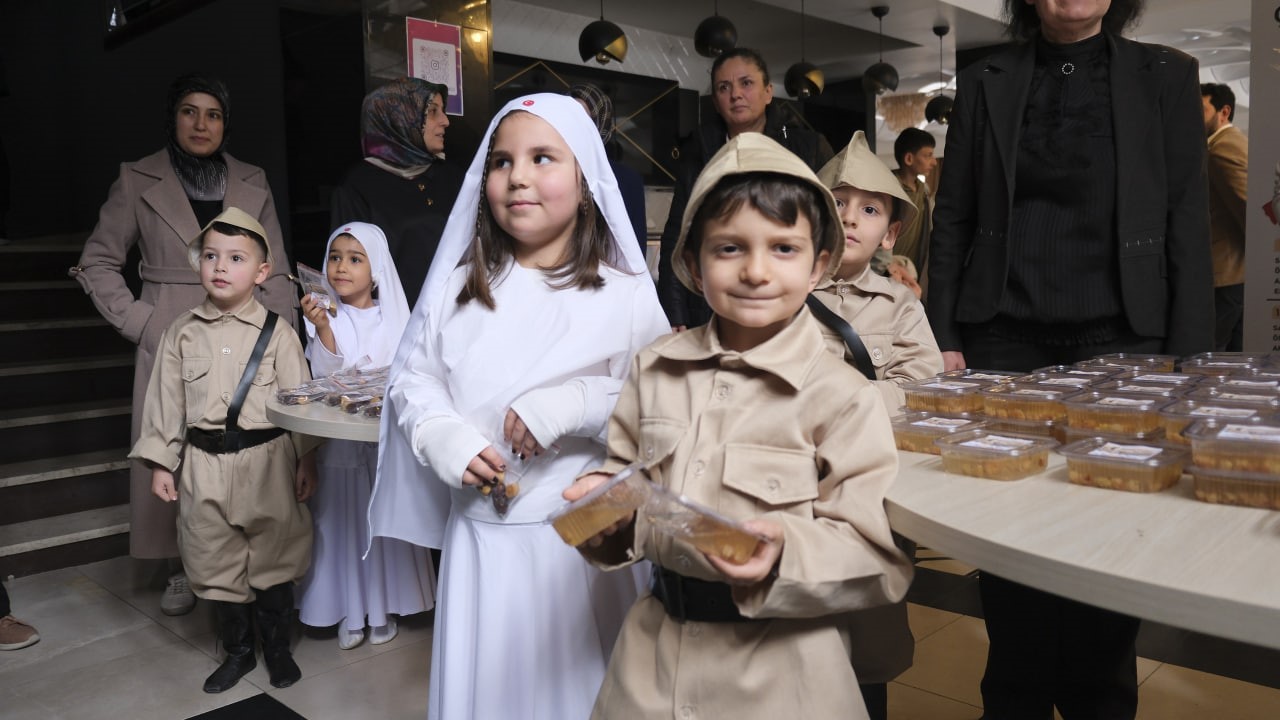 Karaman&rsquo;da &Ccedil;anakkale Zaferi&rsquo;nin 111. yılına &ouml;zel g&ouml;lge tiyatrosu
