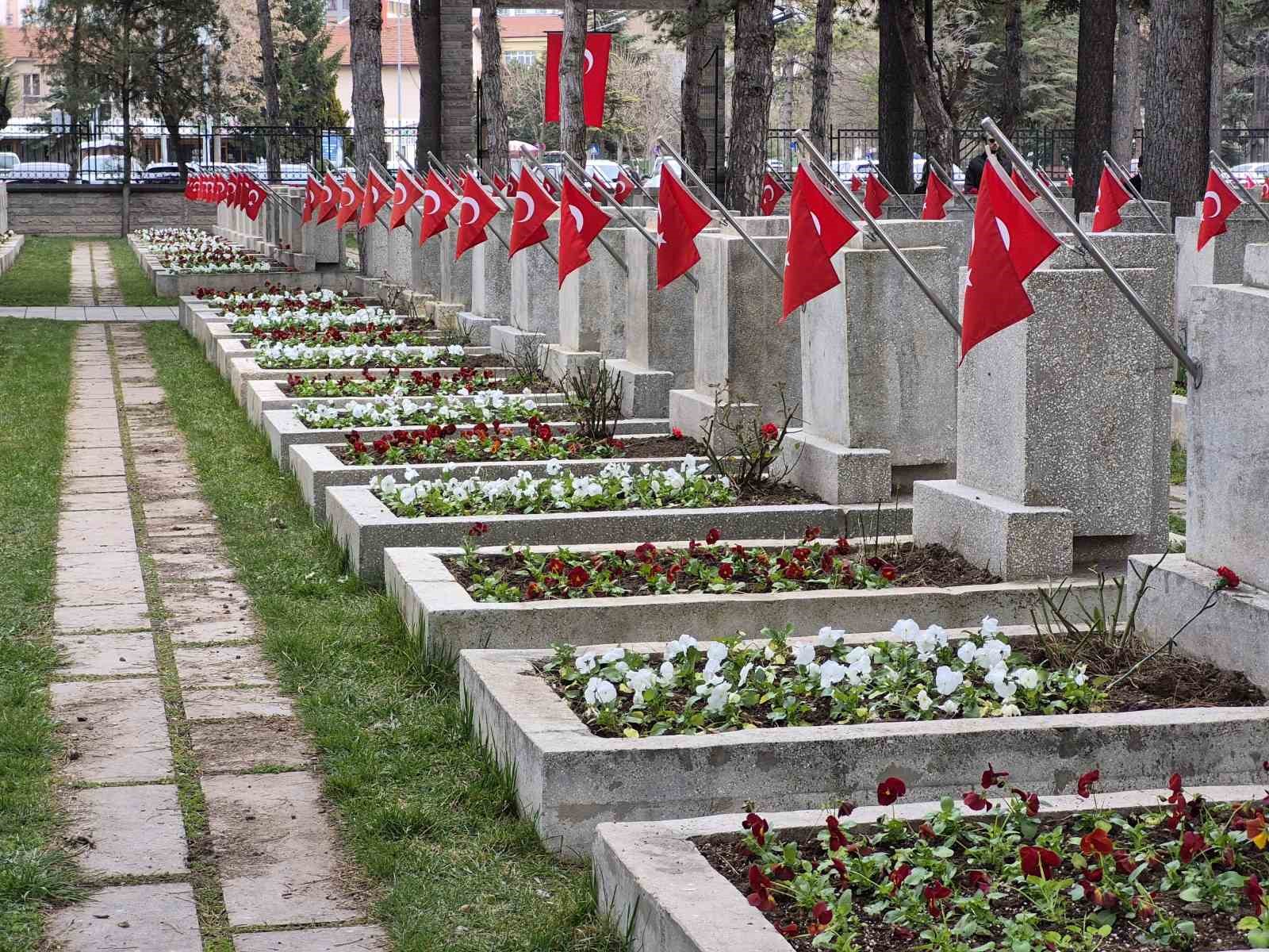 Eskişehirliler 18 Mart&rsquo;ta şehitlerini unutmadı
