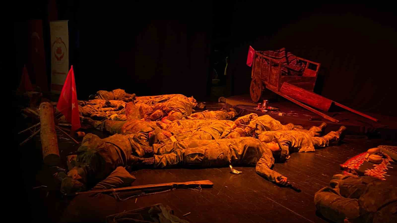 &Ccedil;anakkale ruhu Erzurum&rsquo;da sahneye taşındı
