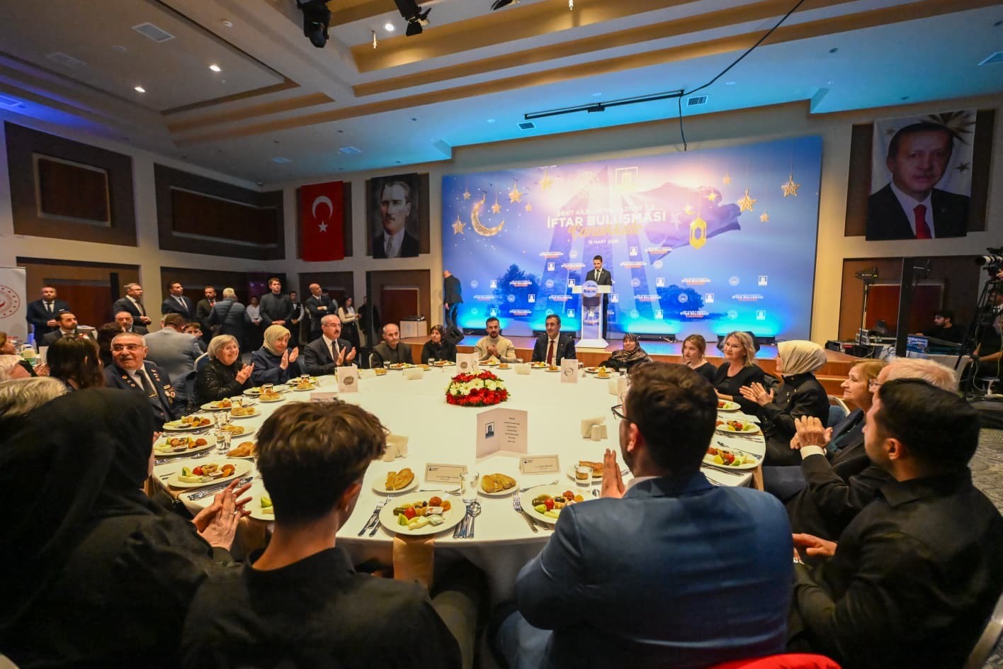 Cumhurbaşkanı Yardımcısı Yılmaz: "T&uuml;rkiye, dışarıda dengeli bir siyaset y&uuml;r&uuml;t&uuml;rken i&ccedil;eride huzuru kalıcı hale getirecek adımlarını aynı istikamette s&uuml;rd&uuml;r&uuml;yor"
