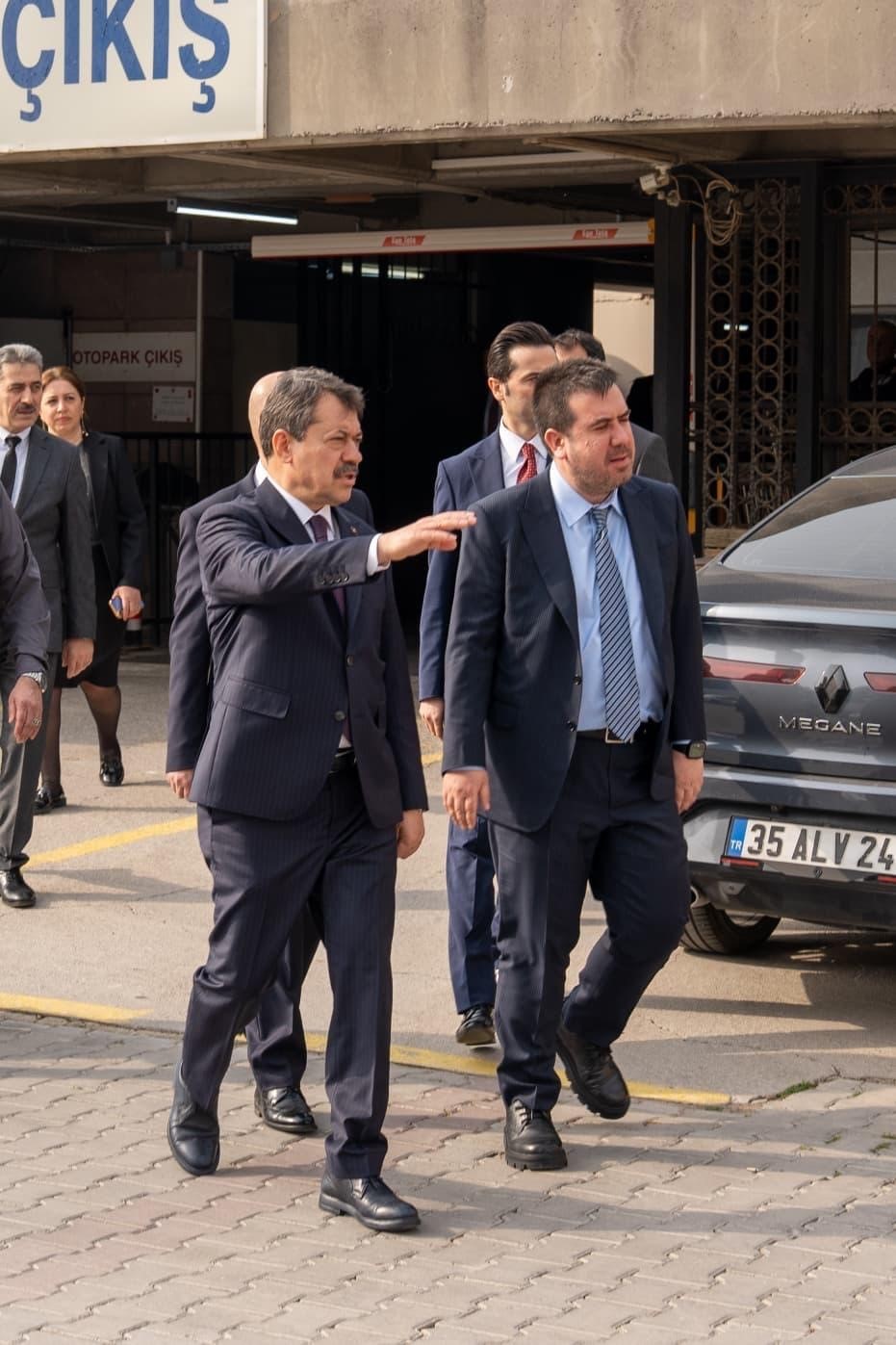 Adalet Bakan Yardımcısı Tuncay, İzmir Adliyesi&rsquo;ni ziyaret etti
