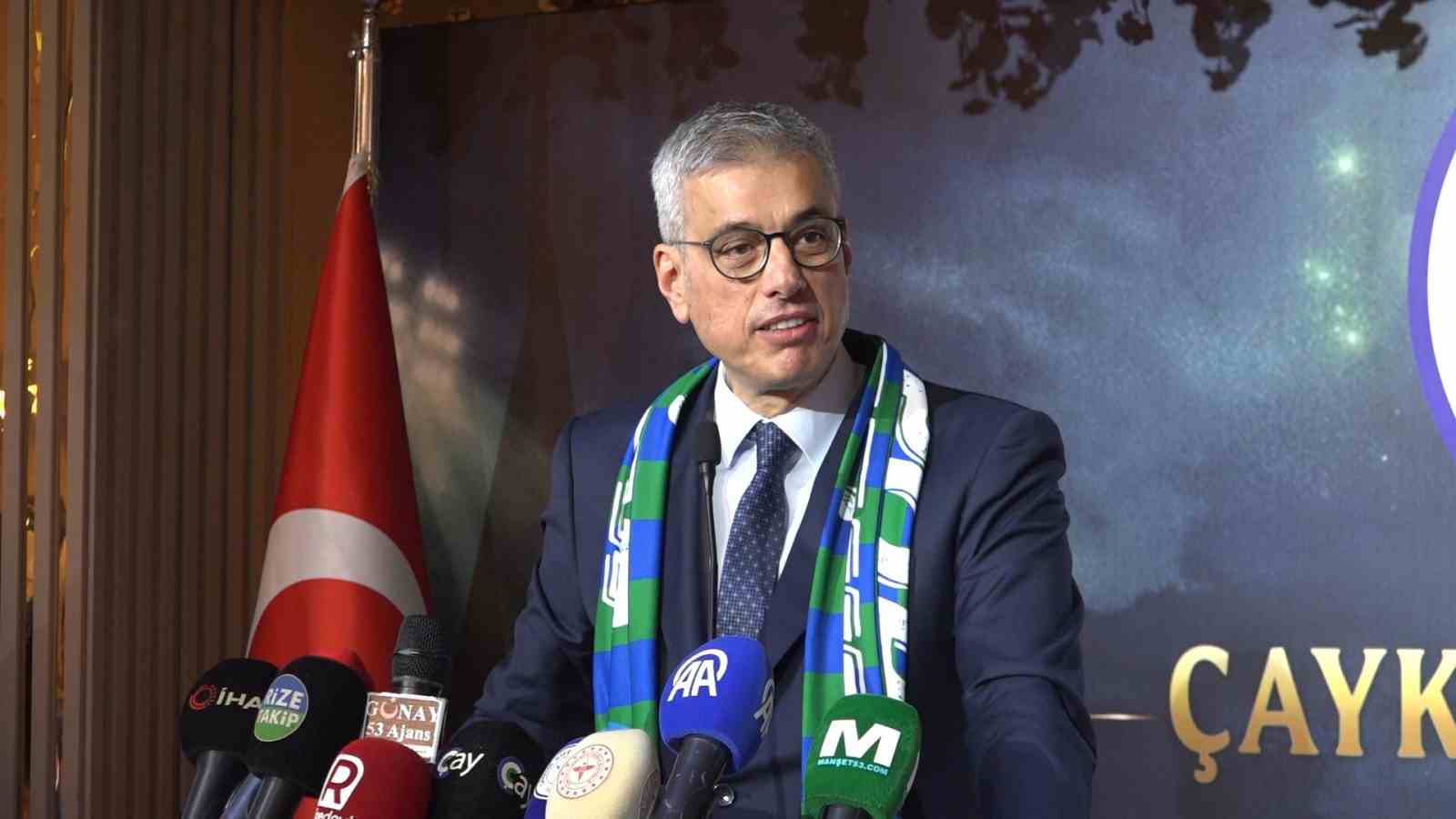 Kemal Memişoğlu "Rizespor S&uuml;per Lig&rsquo;deki spor kul&uuml;plerine &ouml;rnek olan davranış ve yapı i&ccedil;erisinde"
