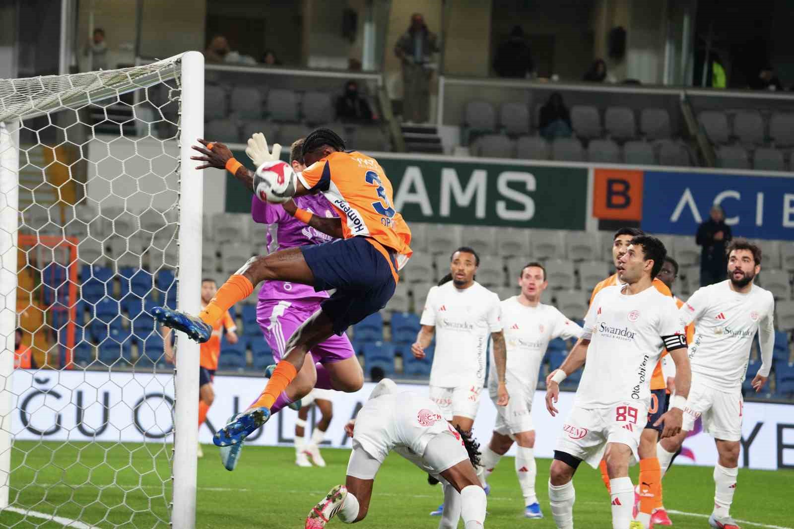 Trendyol S&uuml;per Lig: RAMS Başakşehir: 0 - Antalyaspor: 0 (Ma&ccedil; sonucu)
